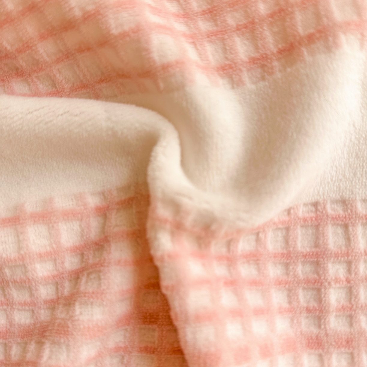 91家纺网 家纺一手货源 找家纺 灰鲸 2025新款立体雕花牛奶绒床单单床单单品床单单件 泛歌-粉