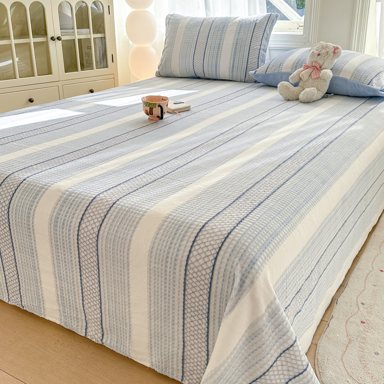 91家纺网 家纺一手货源 找家纺 灰鲸 2025新款立体雕花牛奶绒床单单床单单品床单单件 泛歌-蓝