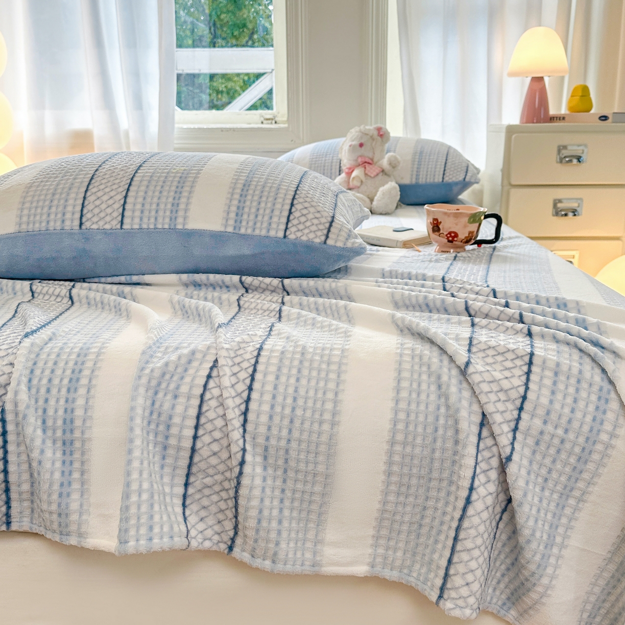 91家纺网 家纺一手货源 找家纺 灰鲸 2025新款立体雕花牛奶绒床单单床单单品床单单件 泛歌-蓝