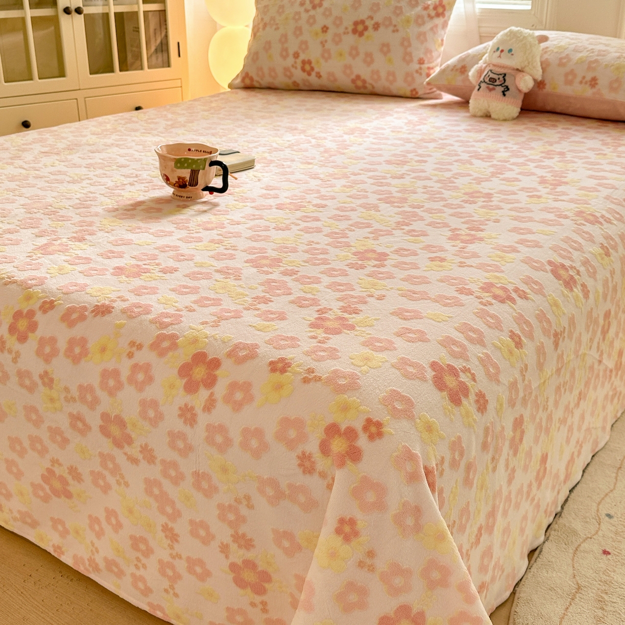 91家纺网 家纺一手货源 找家纺 灰鲸 2025新款立体雕花牛奶绒床单单床单单品床单单件 花海-粉