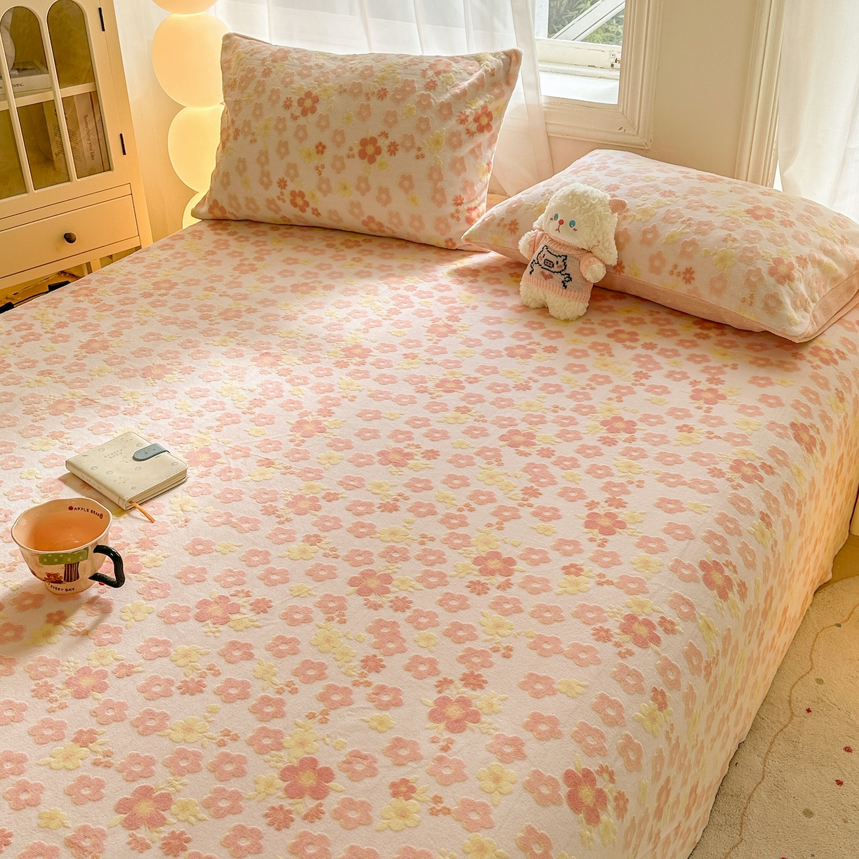 91家纺网 家纺一手货源 找家纺 灰鲸 2025新款立体雕花牛奶绒床单单床单单品床单单件 花海-粉