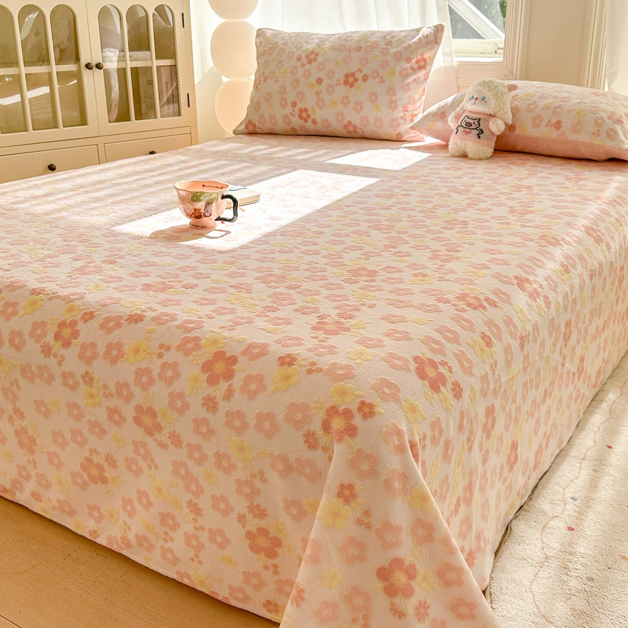 91家纺网 家纺一手货源 找家纺 灰鲸 2025新款立体雕花牛奶绒床单单床单单品床单单件 花海-粉