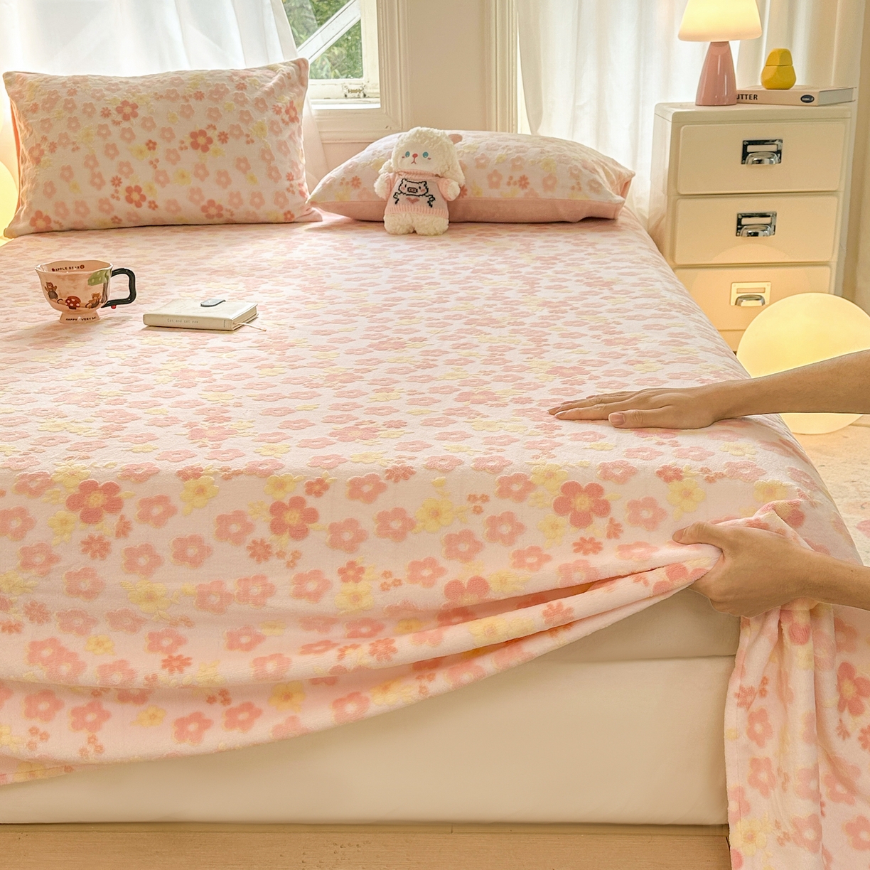 91家纺网 家纺一手货源 找家纺 灰鲸 2025新款立体雕花牛奶绒床单单床单单品床单单件 花海-粉