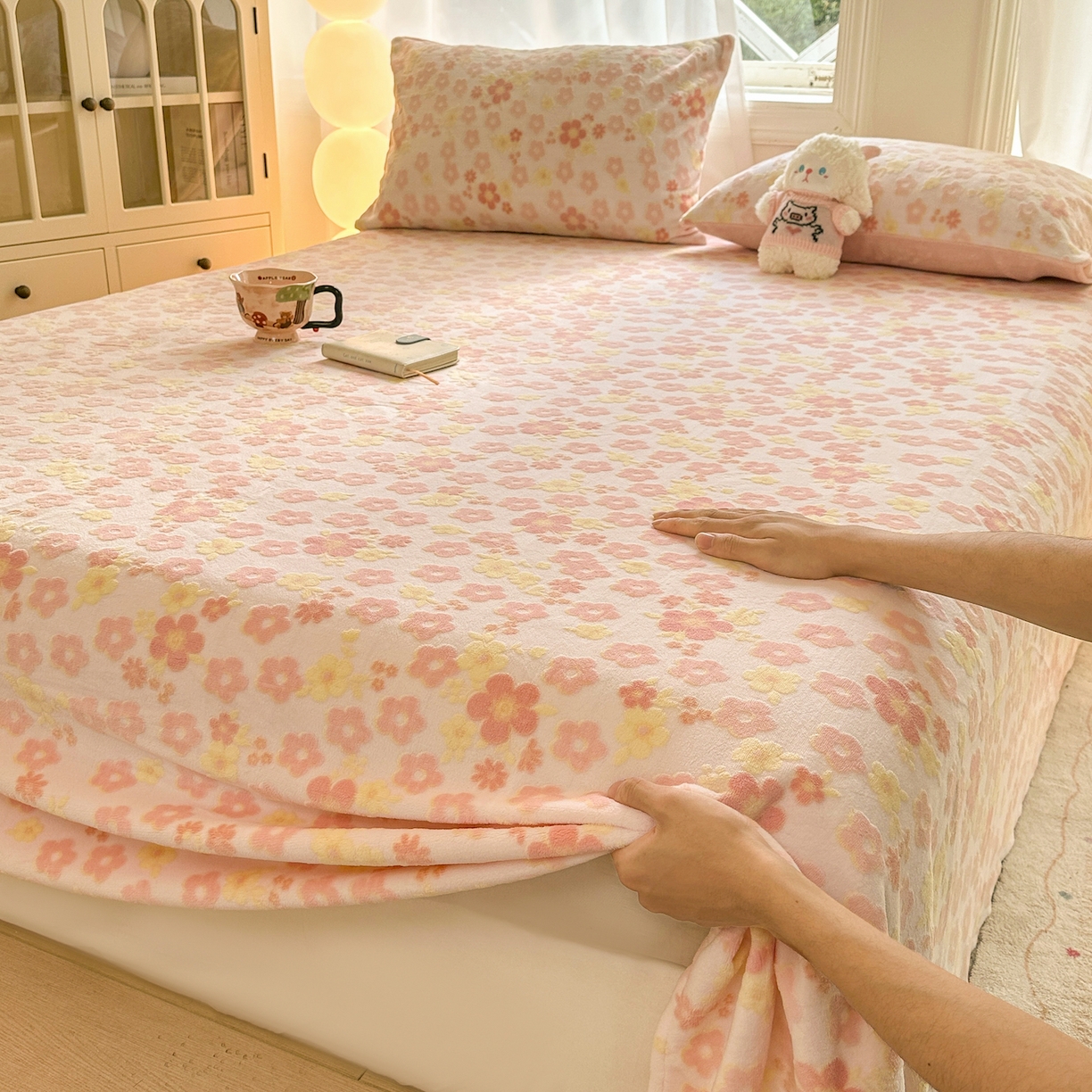 91家纺网 家纺一手货源 找家纺 灰鲸 2025新款立体雕花牛奶绒床单单床单单品床单单件 花海-粉