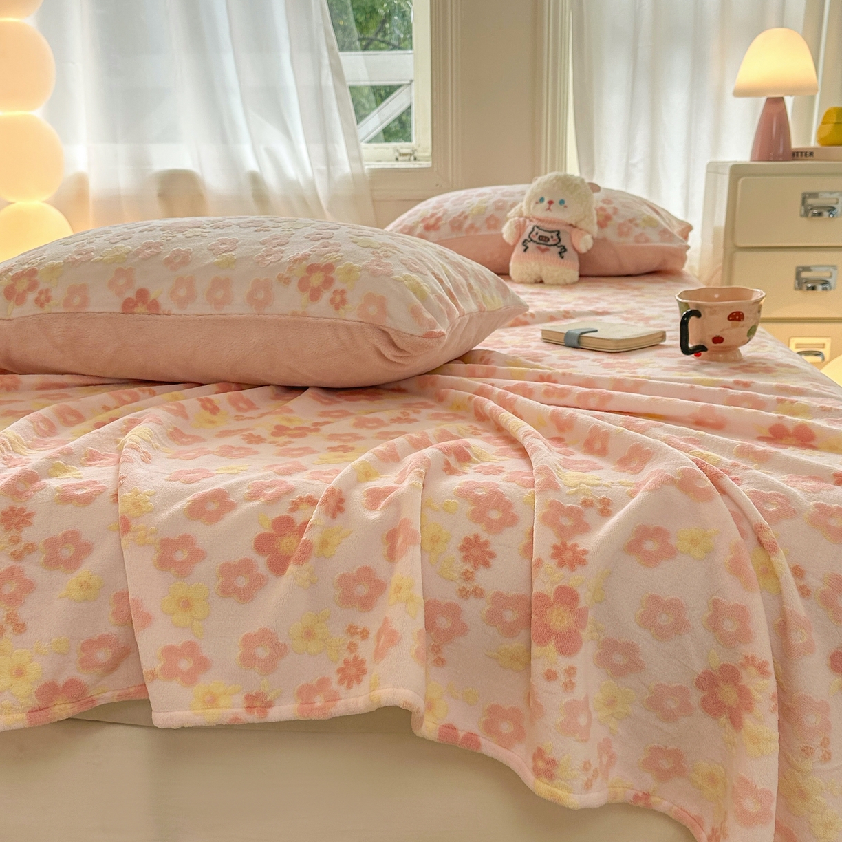 91家纺网 家纺一手货源 找家纺 灰鲸 2025新款立体雕花牛奶绒床单单床单单品床单单件 花海-粉