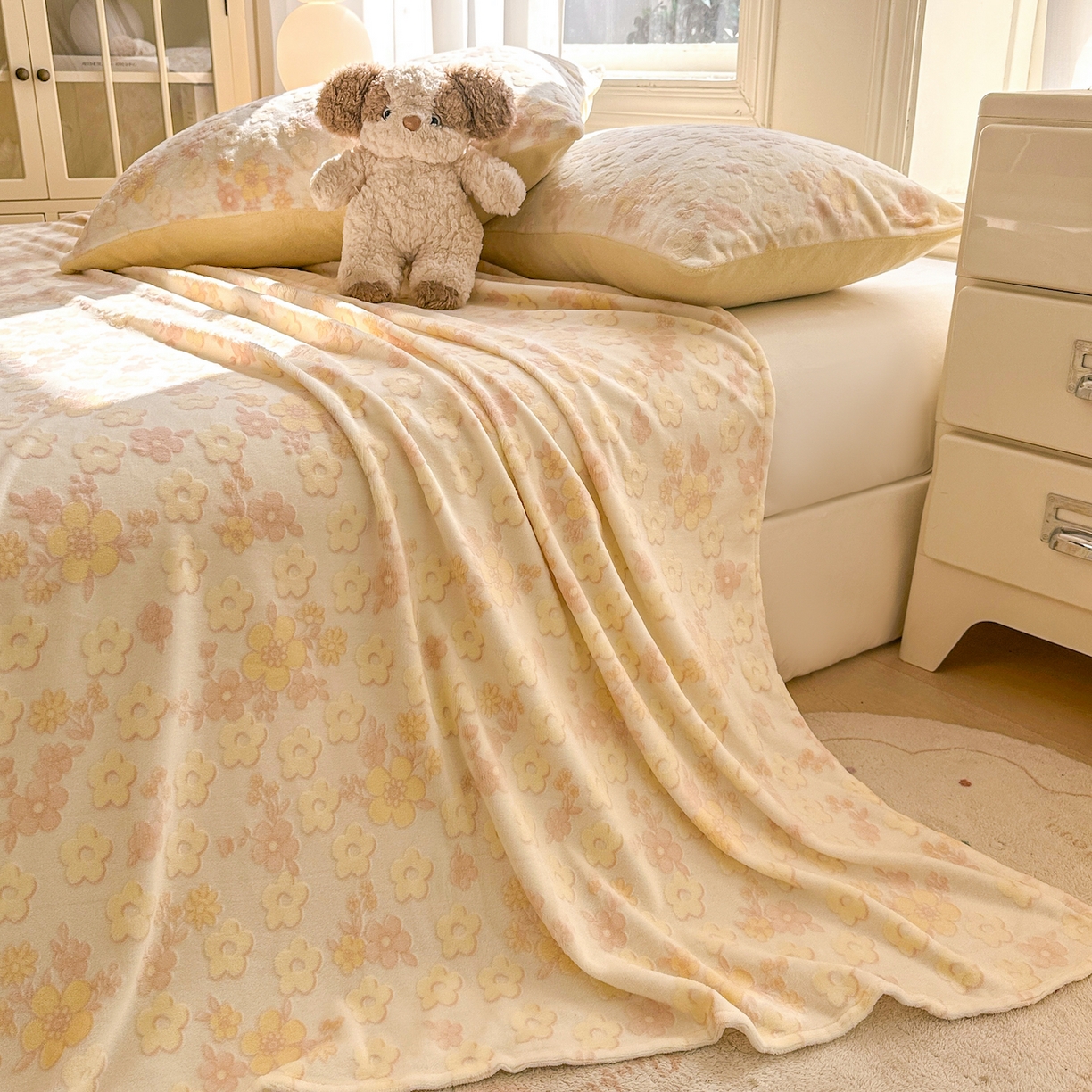 91家纺网 家纺一手货源 找家纺 灰鲸 2025新款立体雕花牛奶绒床单单床单单品床单单件 花海-黄