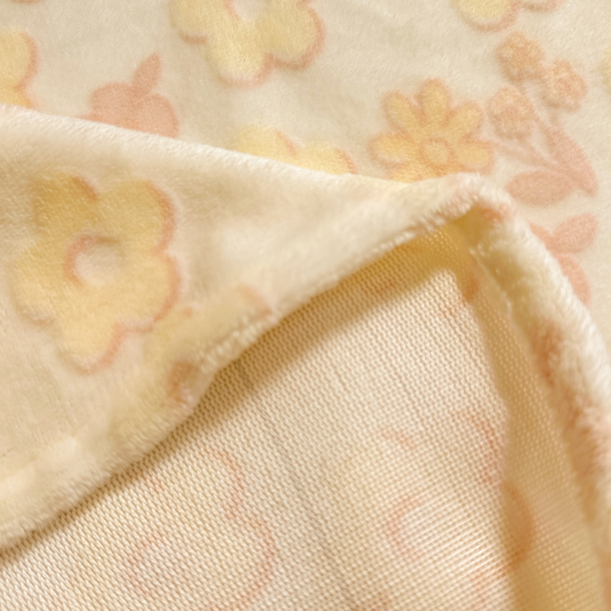 91家纺网 家纺一手货源 找家纺 灰鲸 2025新款立体雕花牛奶绒床单单床单单品床单单件 花海-黄