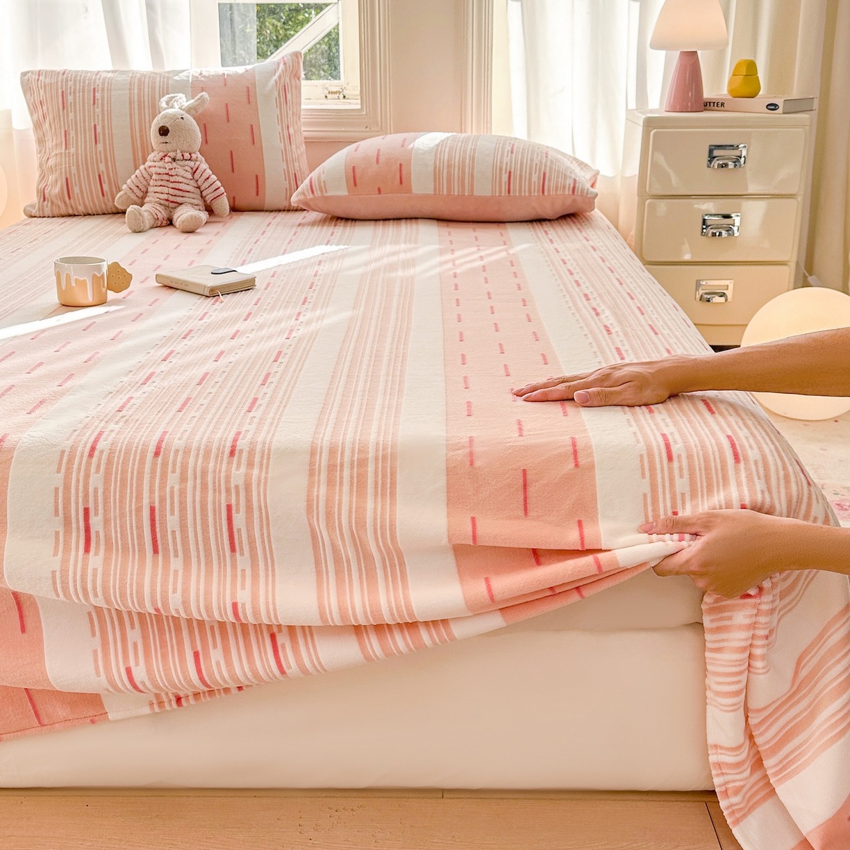 91家纺网 家纺一手货源 找家纺 灰鲸 2025新款立体雕花牛奶绒床单单床单单品床单单件 速写-粉