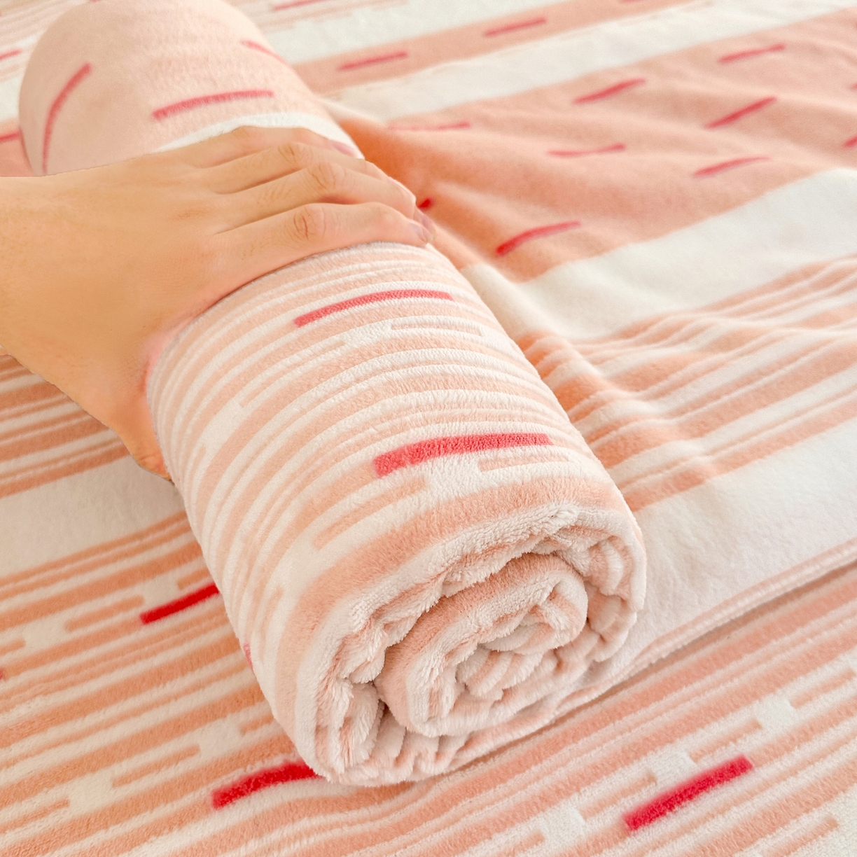 91家纺网 家纺一手货源 找家纺 灰鲸 2025新款立体雕花牛奶绒床单单床单单品床单单件 速写-粉