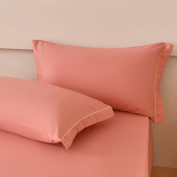 91家纺网 家纺一手货源 找家纺 宇彬家纺 2026直播热新款A类13374全棉一字绣宽边枕套被套纯色四件套贡缎新疆长绒匹马棉轻奢缩水足可定做 简绣-奶油粉