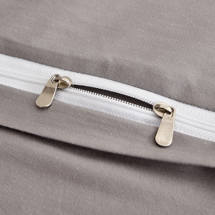 91家纺网 家纺一手货源 找家纺 宇彬家纺 2026直播热新款A类13374全棉一字绣宽边枕套被套纯色四件套贡缎新疆长绒匹马棉轻奢缩水足可定做 简绣-绅士灰