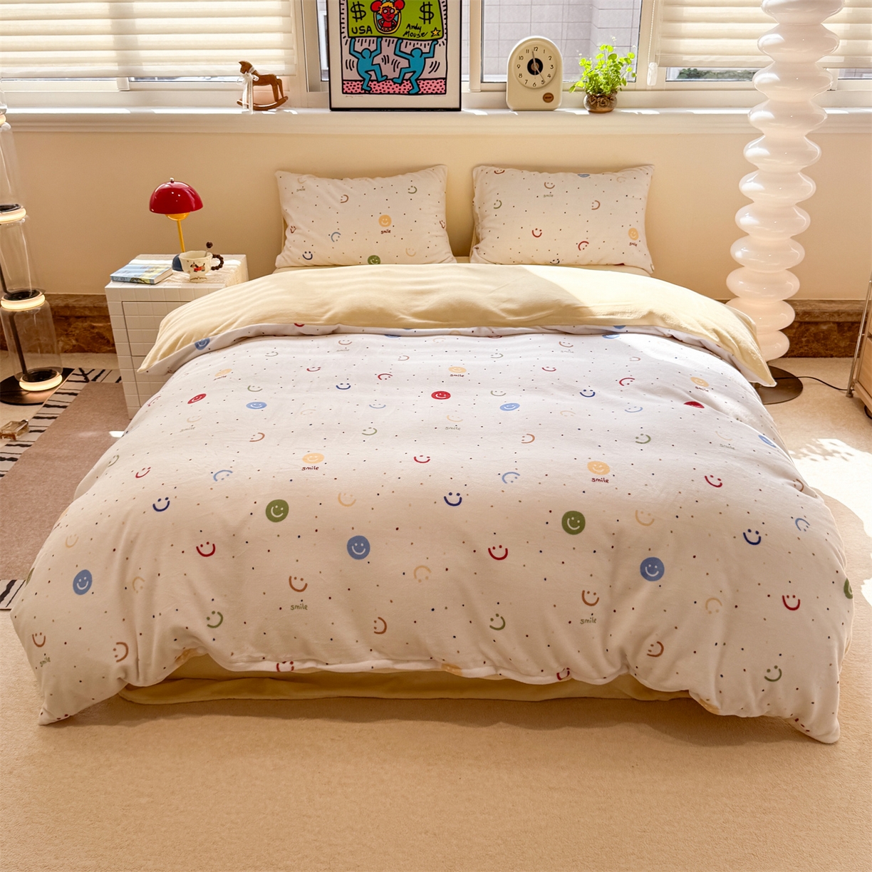 91家纺网 家纺一手货源 找家纺 呗旺鹿 2025新款A类牛奶绒数码印花卡通小清新四件套（场景一） 多彩笑脸