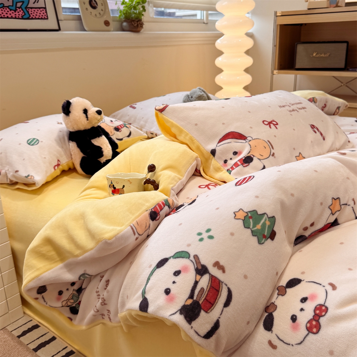 91家纺网 家纺一手货源 找家纺 呗旺鹿 2025新款A类牛奶绒数码印花卡通小清新四件套（场景一） 圣诞丫丫