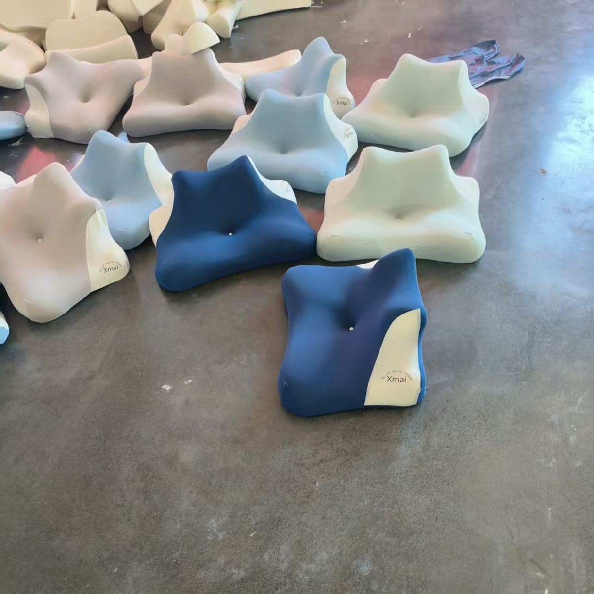 91家纺网 家纺一手货源 找家纺 安力森/诚臻酒店用品 2025新款酒店民宿专用多色护脊舒压记忆棉靠枕卧室枕头 灰色