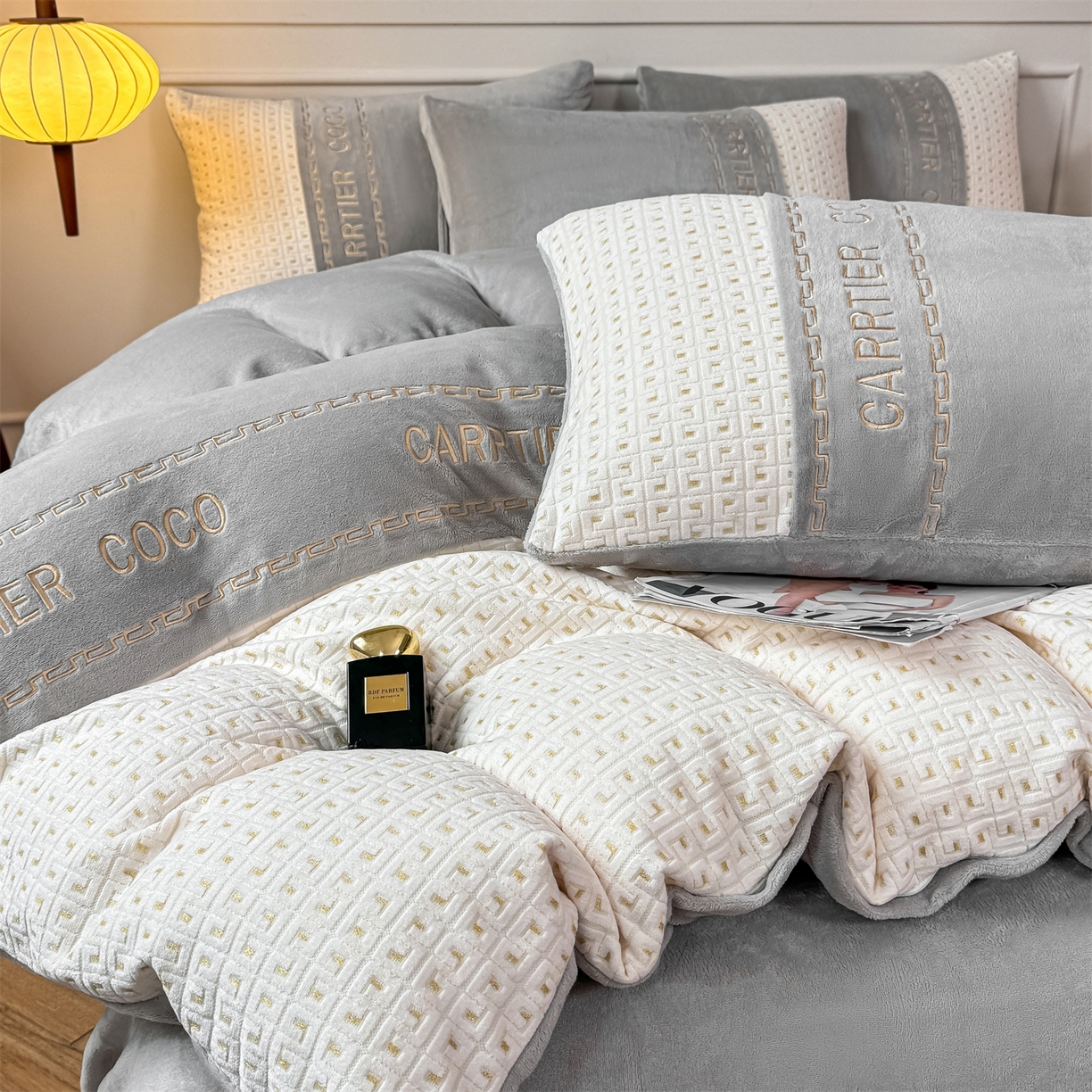 91家纺网 家纺一手货源 找家纺 灰鲸 2025新款牛奶绒刺绣拼接款四件套-威廉 威廉-纳多灰