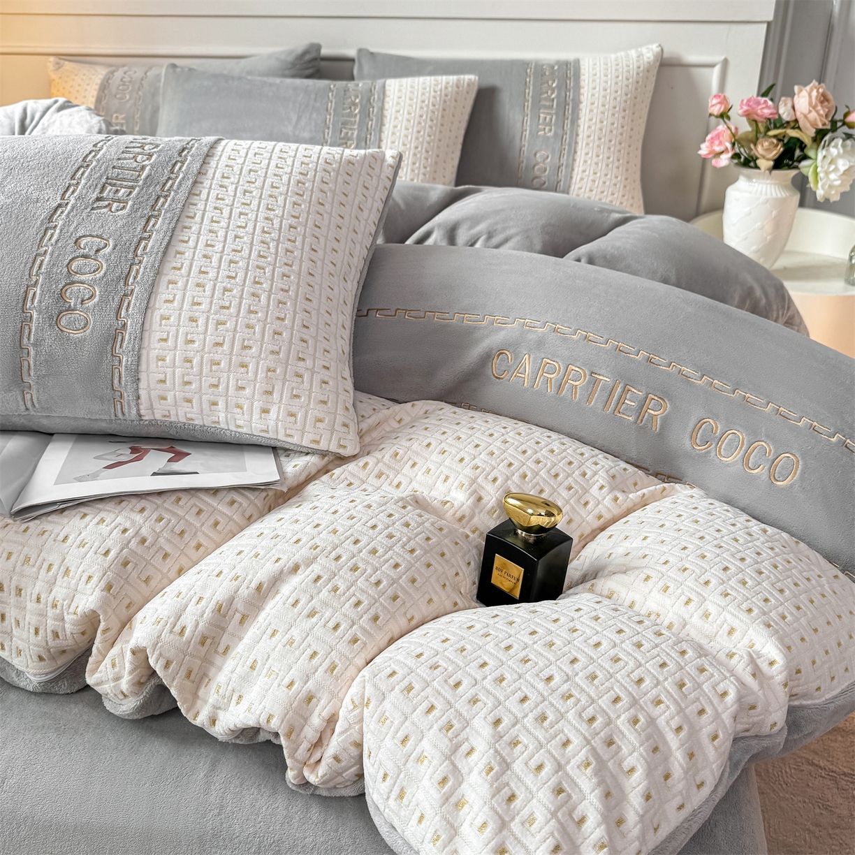 91家纺网 家纺一手货源 找家纺 灰鲸 2025新款牛奶绒刺绣拼接款四件套-威廉 威廉-纳多灰