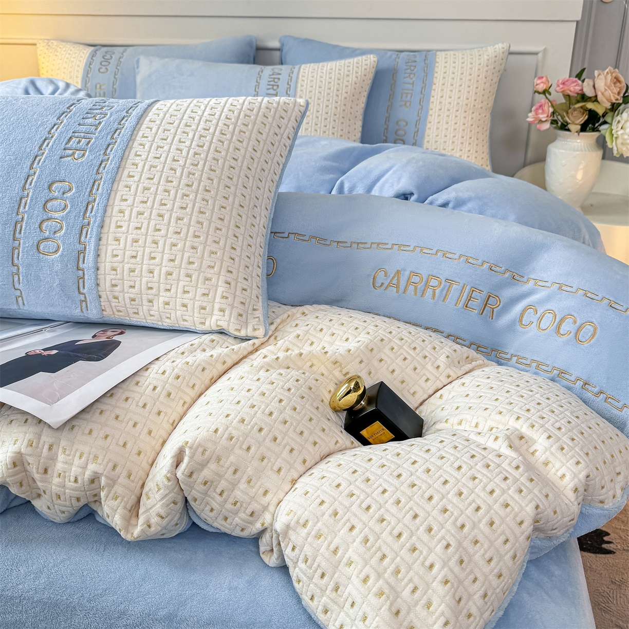 91家纺网 家纺一手货源 找家纺 灰鲸 2025新款牛奶绒刺绣拼接款四件套-威廉 威廉-繁星蓝