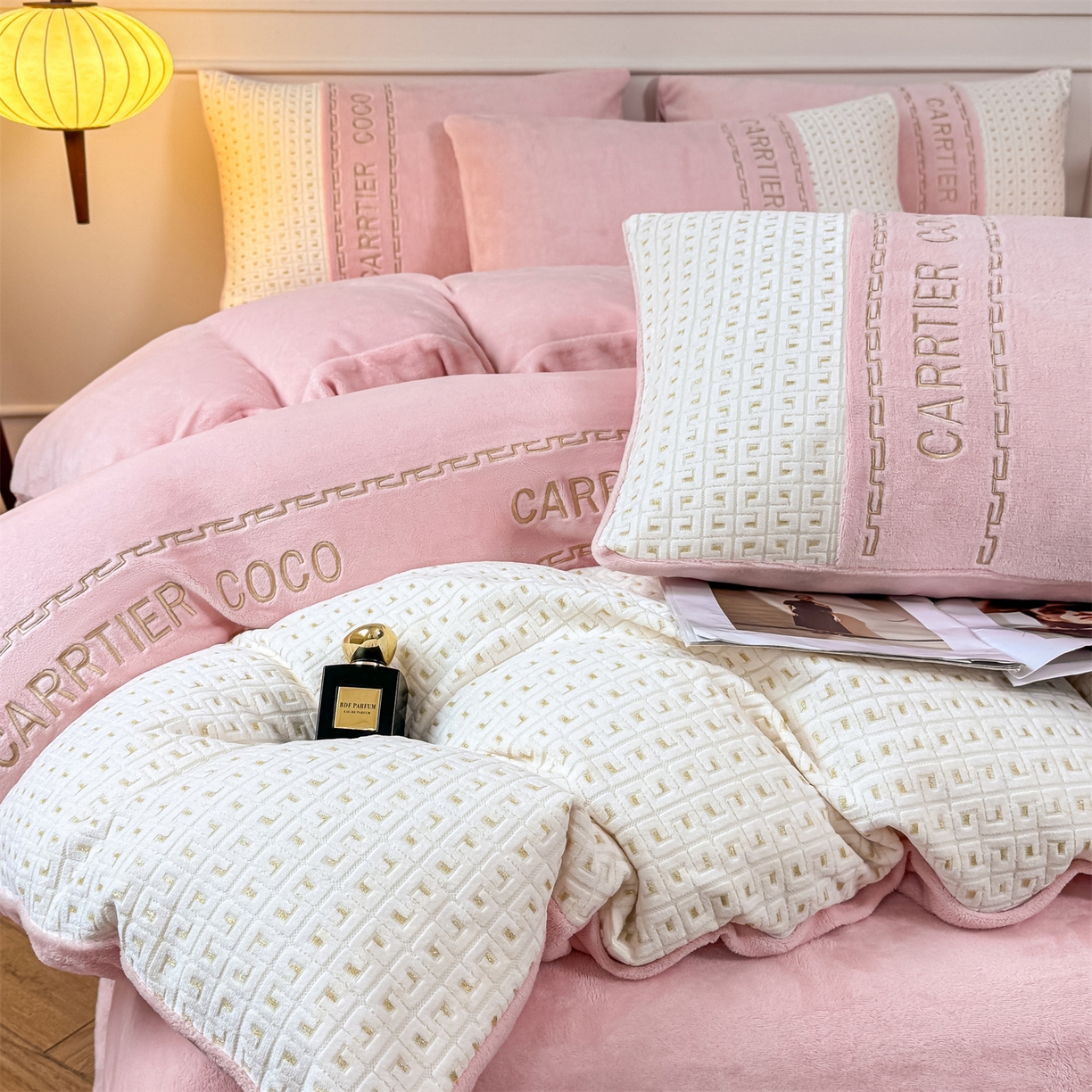 91家纺网 家纺一手货源 找家纺 灰鲸 2025新款牛奶绒刺绣拼接款四件套-威廉 威廉-可可粉