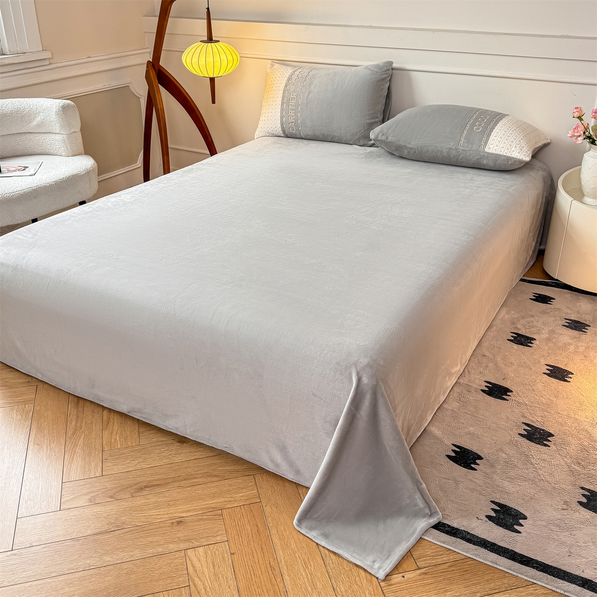 91家纺网 家纺一手货源 找家纺 灰鲸 2025新款牛奶绒刺绣拼接款四件套-威廉 威廉-纳多灰