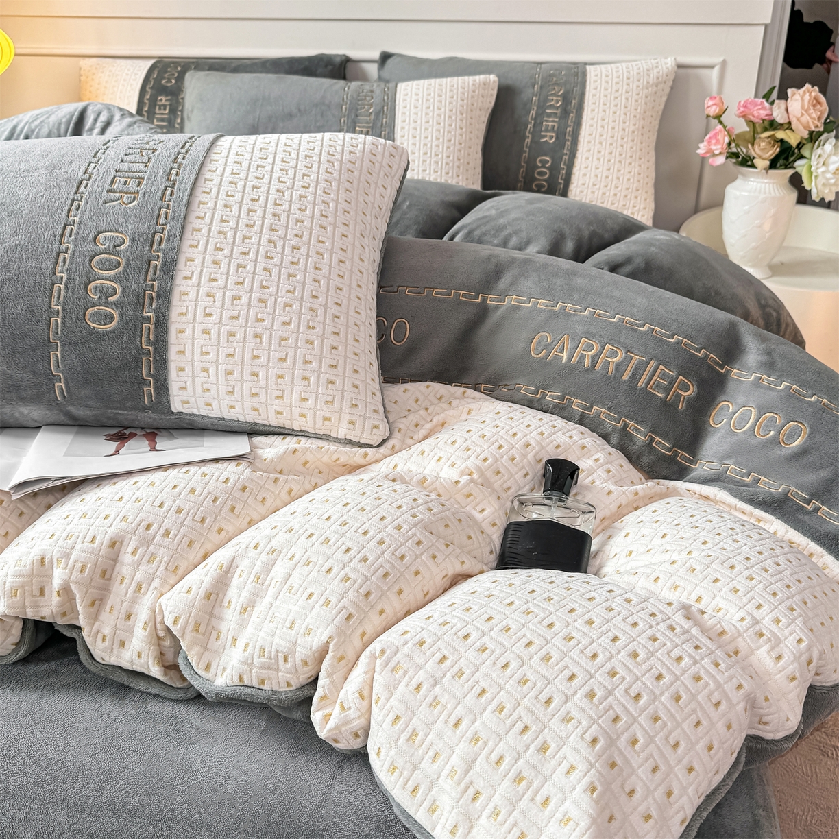 91家纺网 家纺一手货源 找家纺 灰鲸 2025新款牛奶绒刺绣拼接款四件套-威廉 威廉-绅士灰