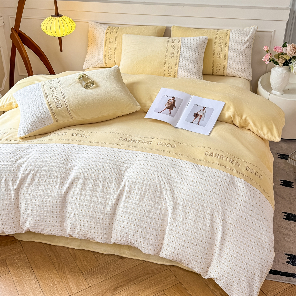 91家纺网 家纺一手货源 找家纺 灰鲸 2025新款牛奶绒刺绣拼接款四件套-威廉 威廉-奶黄