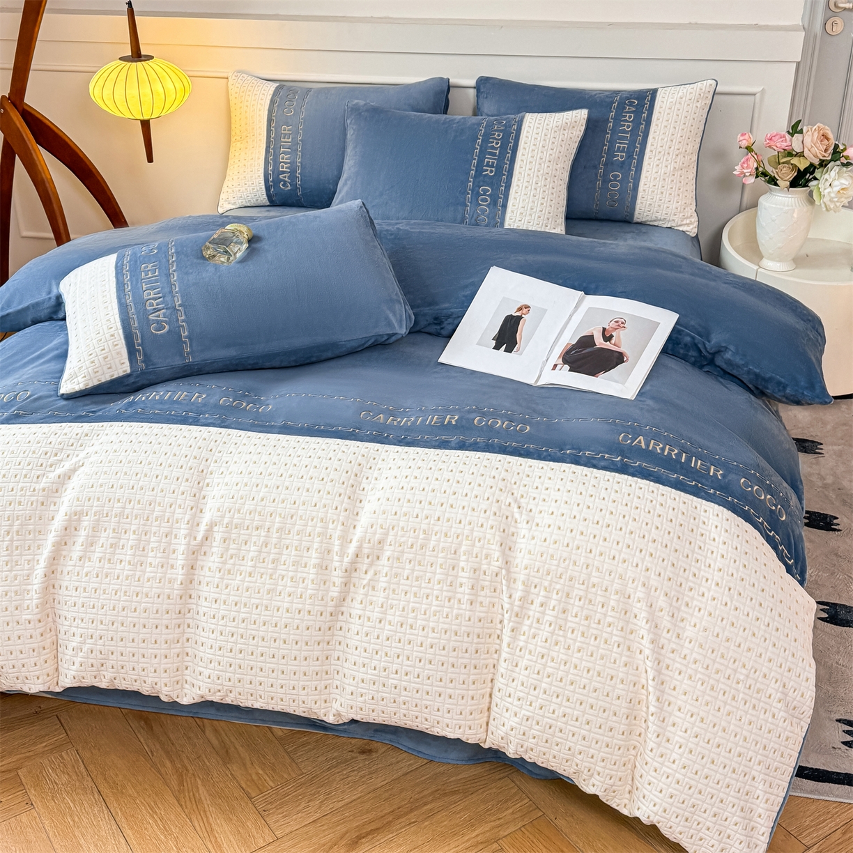 91家纺网 家纺一手货源 找家纺 灰鲸 2025新款牛奶绒刺绣拼接款四件套-威廉 威廉-宾利蓝