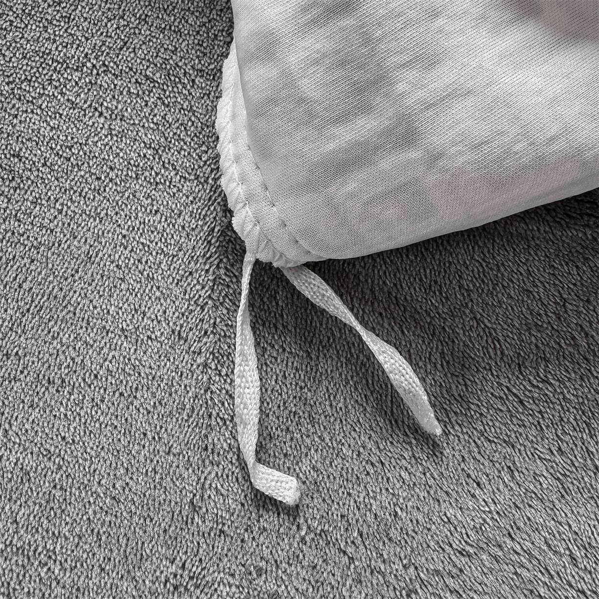 91家纺网 家纺一手货源 找家纺 灰鲸 2025新款牛奶绒刺绣拼接款四件套-威廉 威廉-绅士灰