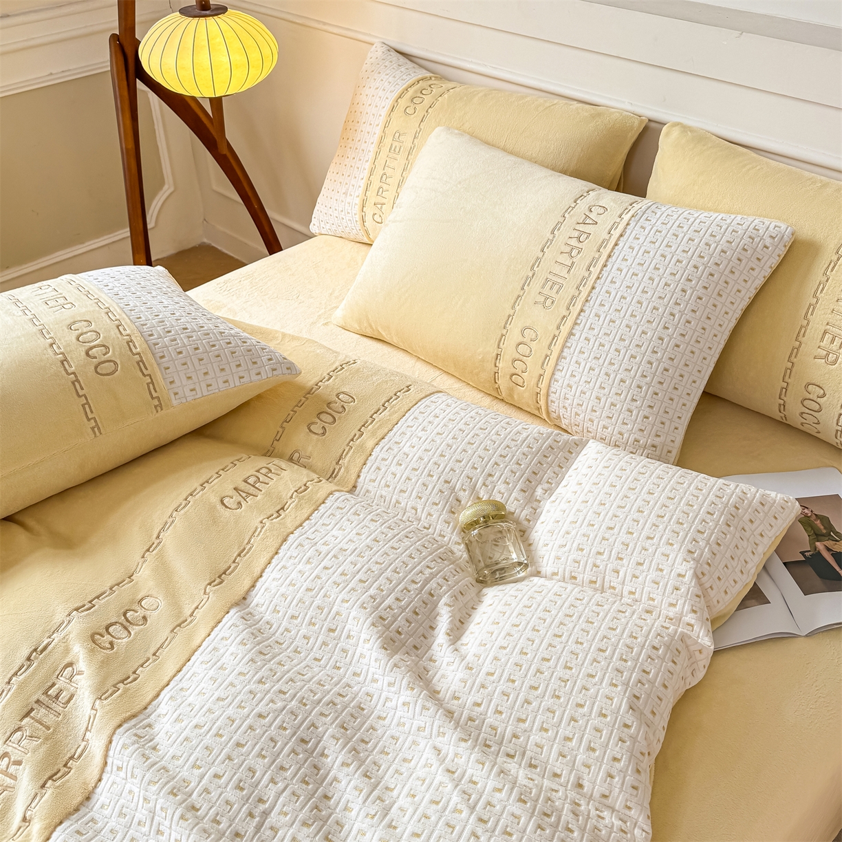 91家纺网 家纺一手货源 找家纺 灰鲸 2025新款牛奶绒刺绣拼接款四件套-威廉 威廉-奶黄