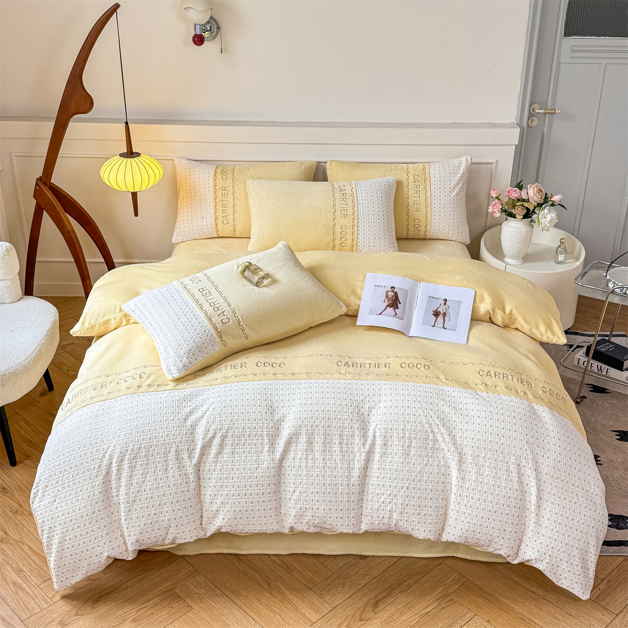 91家纺网 家纺一手货源 找家纺 灰鲸 2025新款牛奶绒刺绣拼接款四件套-威廉 威廉-奶黄