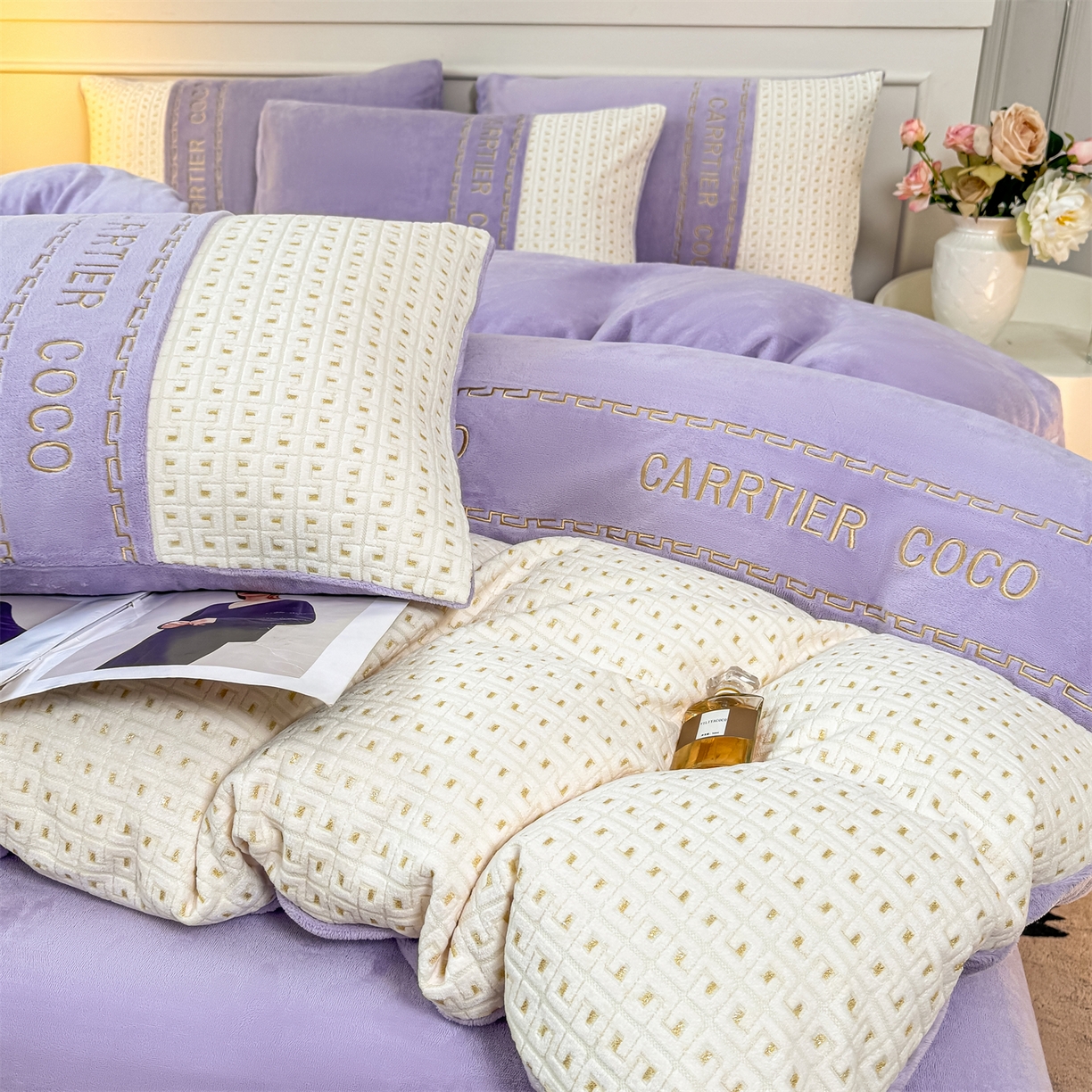 91家纺网 家纺一手货源 找家纺 灰鲸 2025新款牛奶绒刺绣拼接款四件套-威廉 威廉-风铃紫