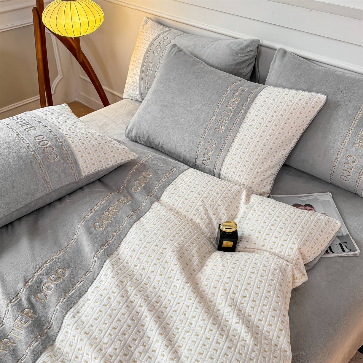 91家纺网 家纺一手货源 找家纺 灰鲸 2025新款牛奶绒刺绣拼接款四件套-威廉 威廉-纳多灰