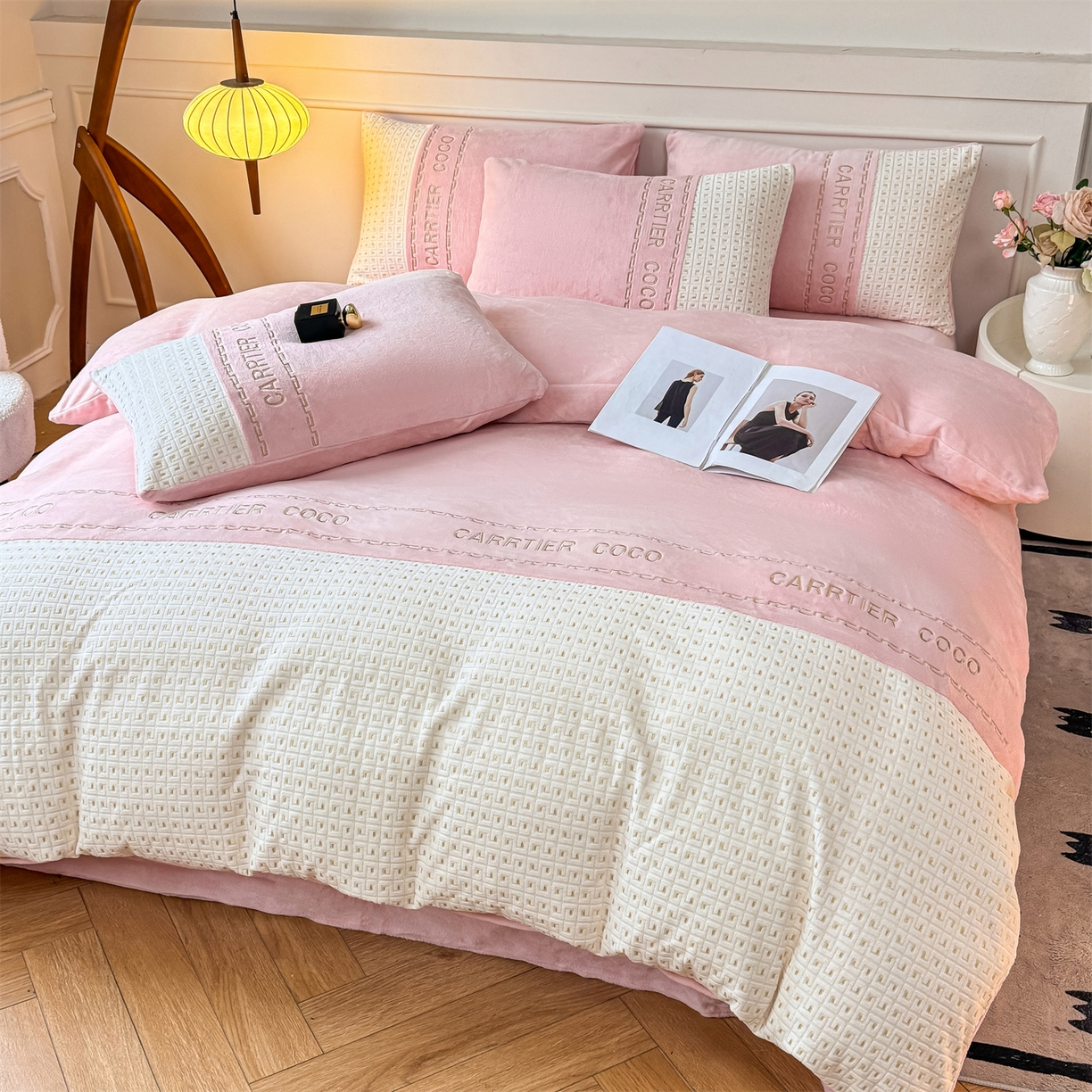 91家纺网 家纺一手货源 找家纺 灰鲸 2025新款牛奶绒刺绣拼接款四件套-威廉 威廉-可可粉