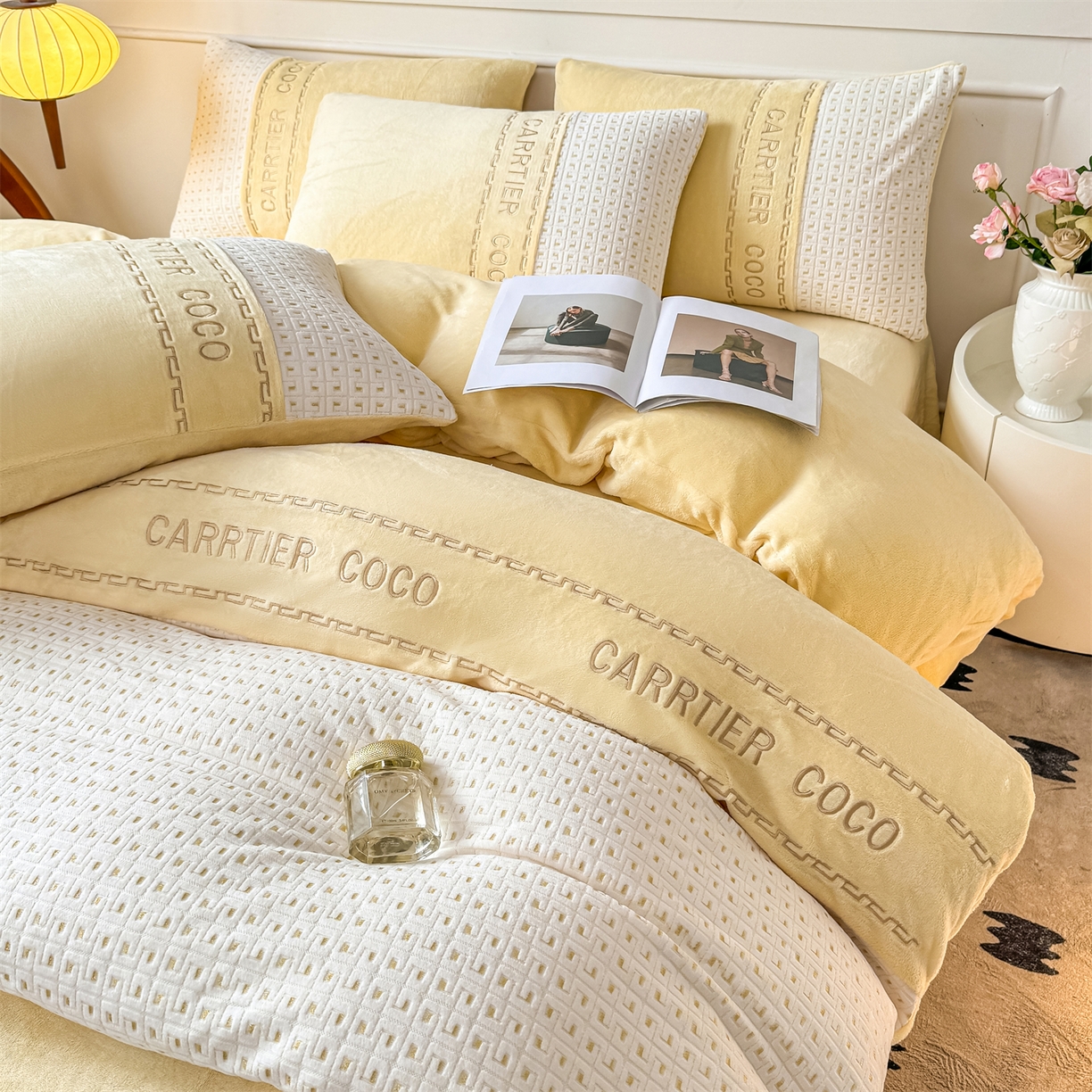 91家纺网 家纺一手货源 找家纺 灰鲸 2025新款牛奶绒刺绣拼接款四件套-威廉 威廉-奶黄