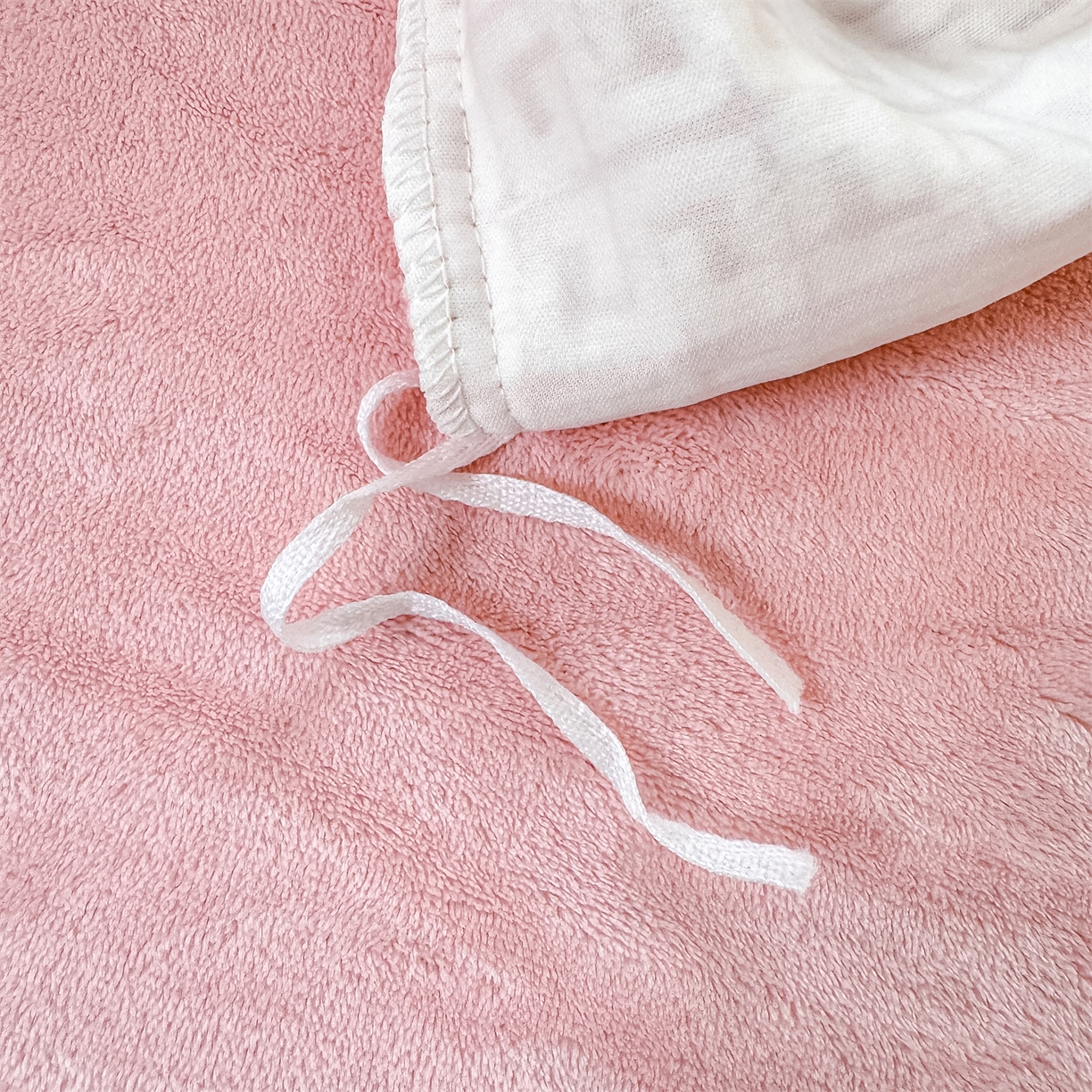 91家纺网 家纺一手货源 找家纺 灰鲸 2025新款牛奶绒刺绣拼接款四件套-威廉 威廉-可可粉