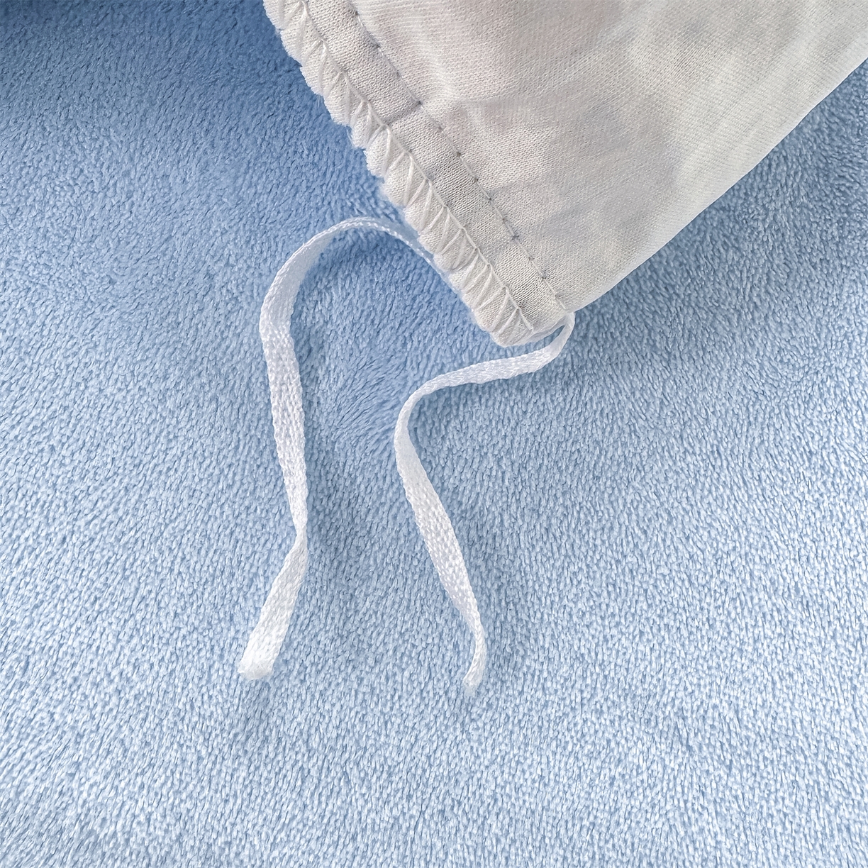 91家纺网 家纺一手货源 找家纺 灰鲸 2025新款牛奶绒刺绣拼接款四件套-威廉 威廉-繁星蓝