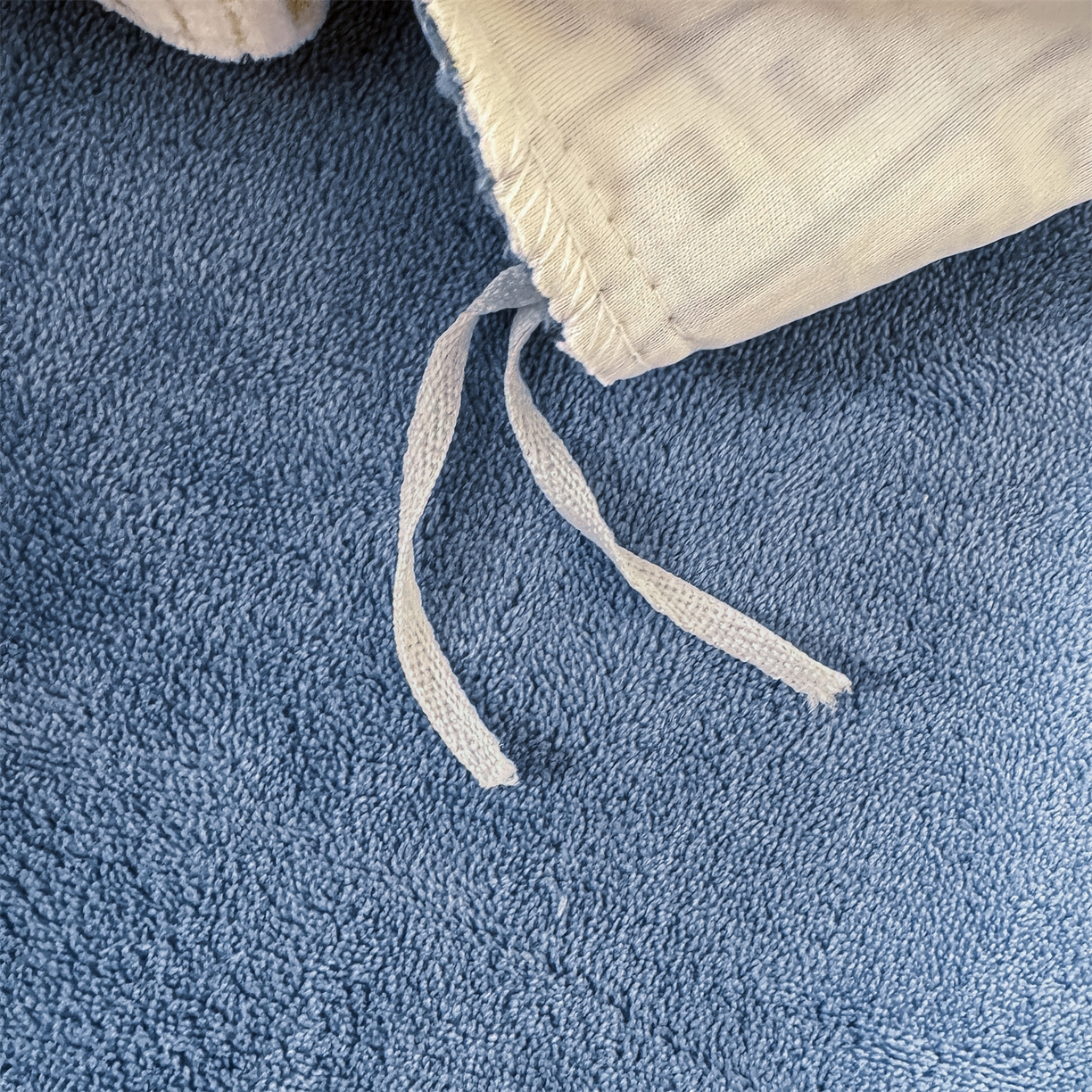 91家纺网 家纺一手货源 找家纺 灰鲸 2025新款牛奶绒刺绣拼接款四件套-威廉 威廉-宾利蓝