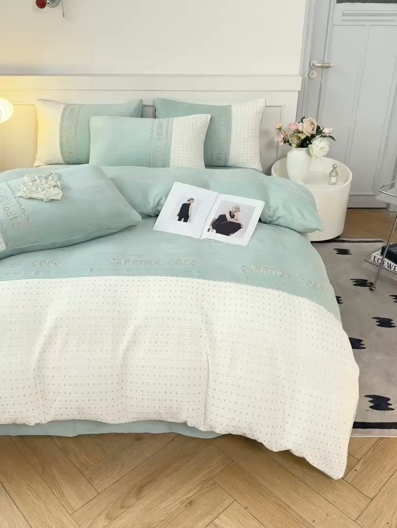 91家纺网 家纺一手货源 找家纺 灰鲸 2025新款牛奶绒刺绣拼接款四件套-威廉 威廉-抹茶绿