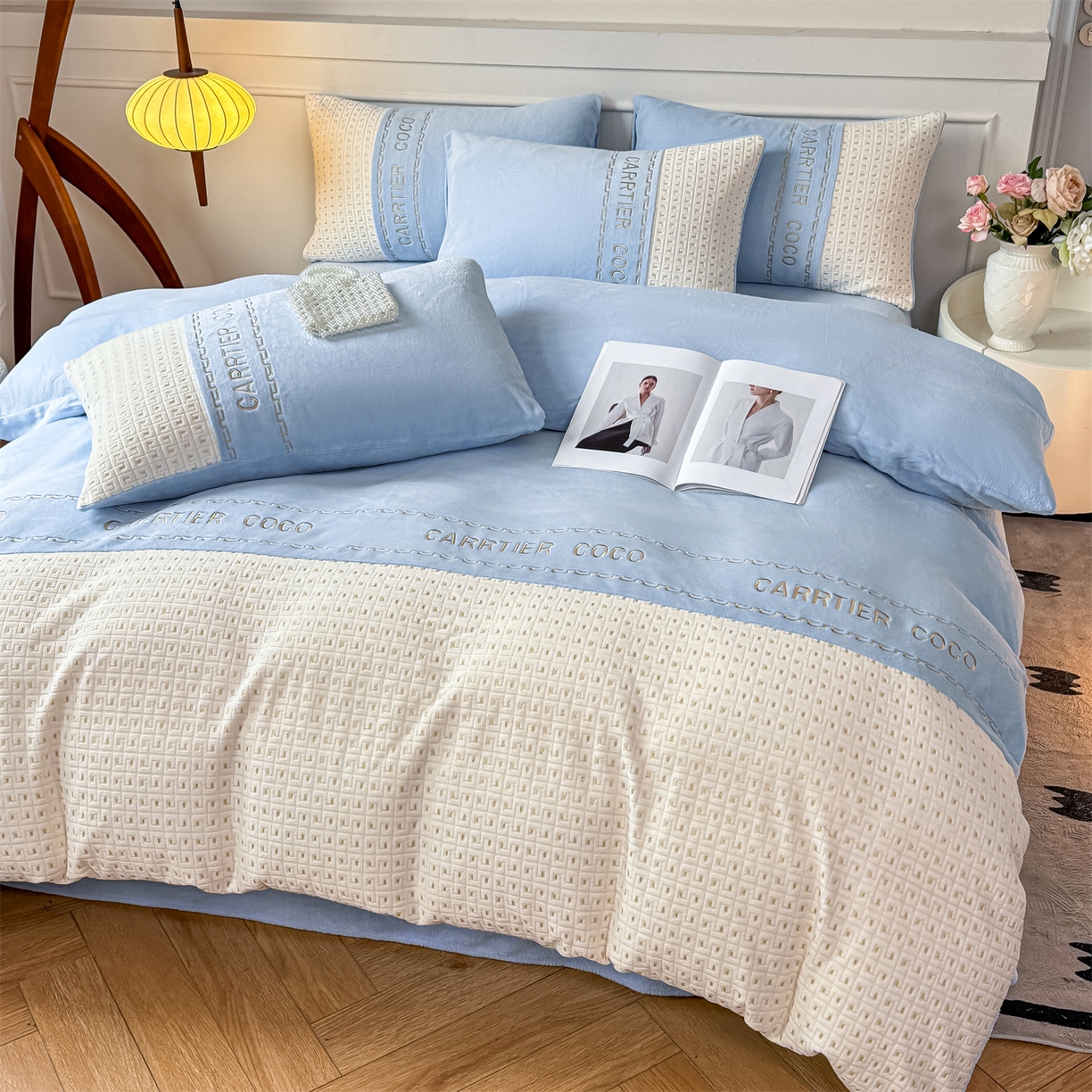 91家纺网 家纺一手货源 找家纺 灰鲸 2025新款牛奶绒刺绣拼接款四件套-威廉 威廉-繁星蓝