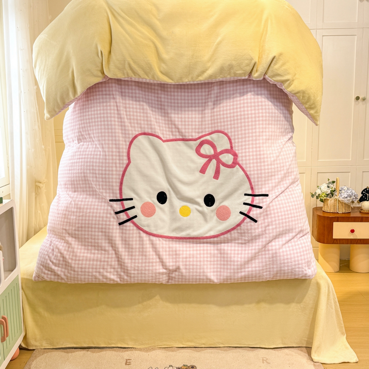 91家纺网 家纺一手货源 找家纺 灰鲸 2025新款牛奶绒毛巾贴布绣四件套-大脸喵系列 大脸喵-粉格+奶油黄