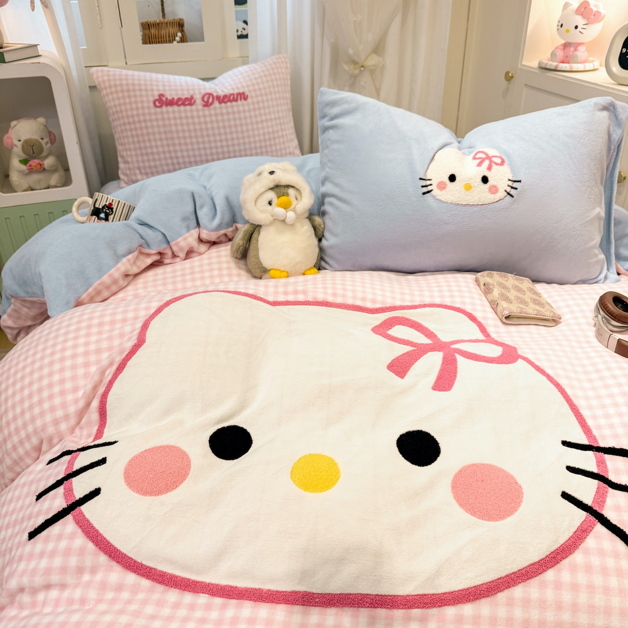 91家纺网 家纺一手货源 找家纺 灰鲸 2025新款牛奶绒毛巾贴布绣四件套-大脸喵系列 大脸喵-粉格+繁星蓝