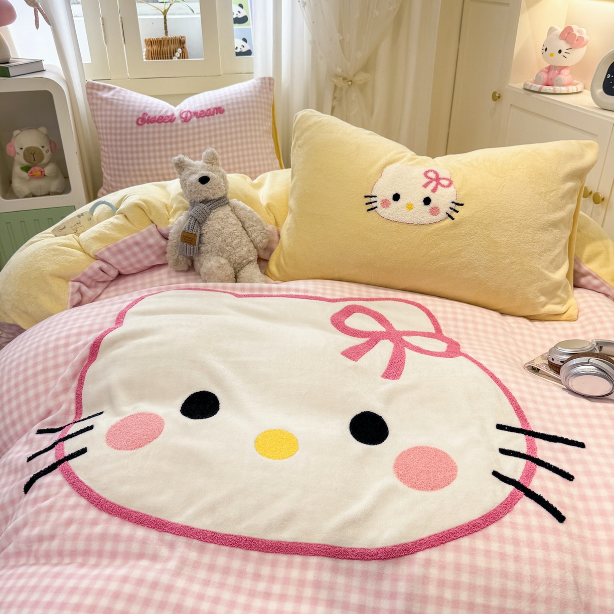 91家纺网 家纺一手货源 找家纺 灰鲸 2025新款牛奶绒毛巾贴布绣四件套-大脸喵系列 大脸喵-粉格+奶油黄