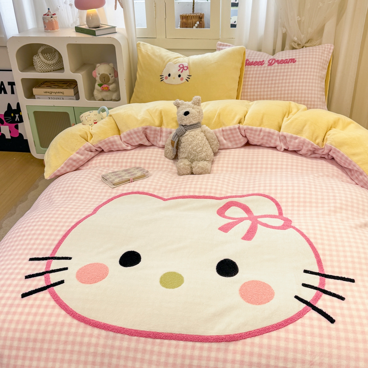 91家纺网 家纺一手货源 找家纺 灰鲸 2025新款牛奶绒毛巾贴布绣四件套-大脸喵系列 大脸喵-粉格+奶油黄