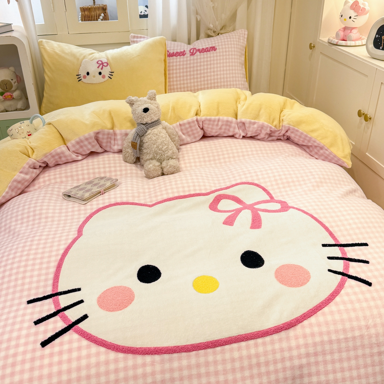 91家纺网 家纺一手货源 找家纺 灰鲸 2025新款牛奶绒毛巾贴布绣四件套-大脸喵系列 大脸喵-粉格+奶油黄