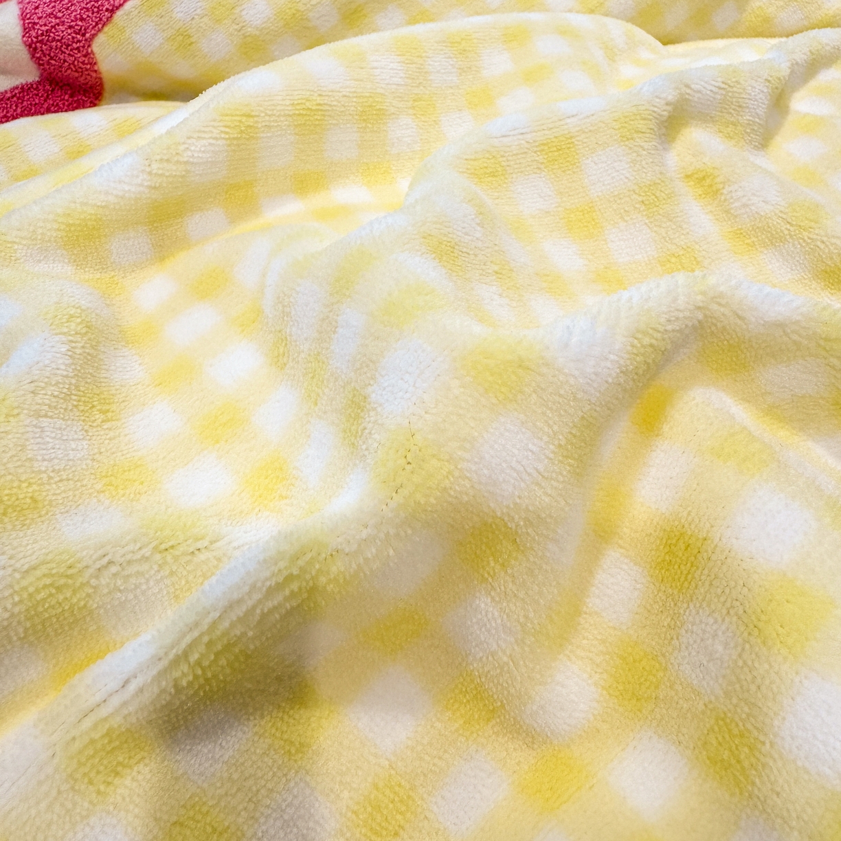 91家纺网 家纺一手货源 找家纺 灰鲸 2025新款牛奶绒毛巾贴布绣四件套-大脸喵系列 大脸喵-黄格+繁星蓝