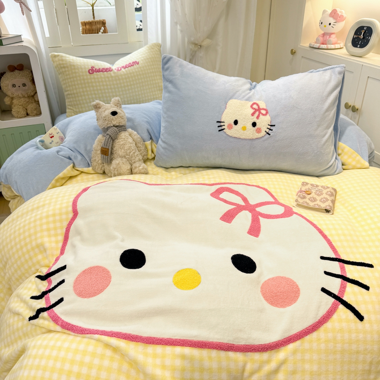 91家纺网 家纺一手货源 找家纺 灰鲸 2025新款牛奶绒毛巾贴布绣四件套-大脸喵系列 大脸喵-黄格+繁星蓝