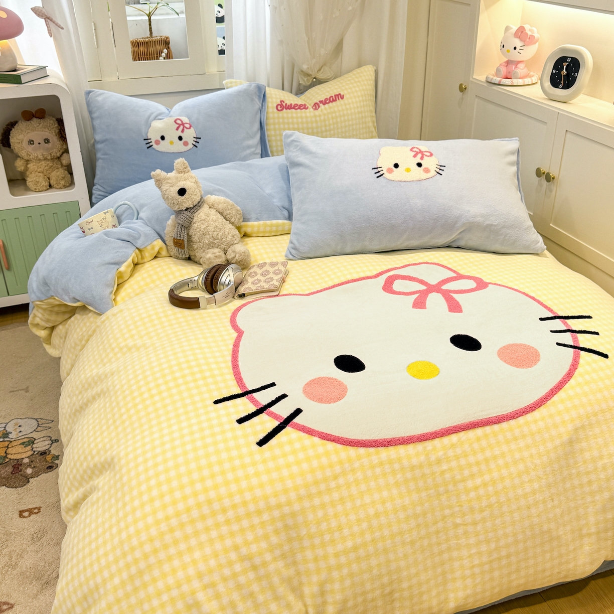 91家纺网 家纺一手货源 找家纺 灰鲸 2025新款牛奶绒毛巾贴布绣四件套-大脸喵系列 大脸喵-黄格+繁星蓝