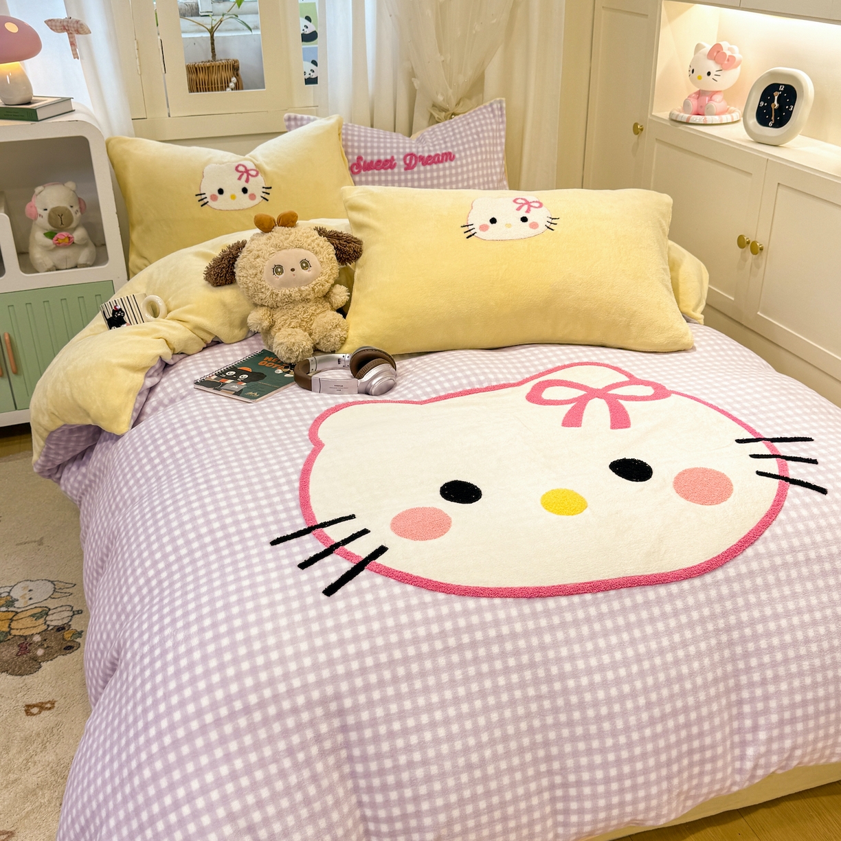 91家纺网 家纺一手货源 找家纺 灰鲸 2025新款牛奶绒毛巾贴布绣四件套-大脸喵系列 大脸喵-紫格+奶油黄