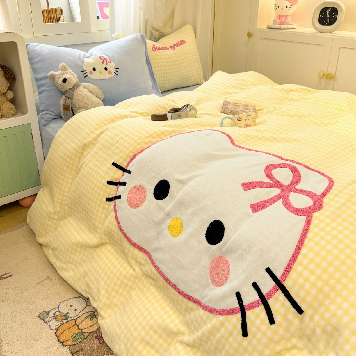 91家纺网 家纺一手货源 找家纺 灰鲸 2025新款牛奶绒毛巾贴布绣四件套-大脸喵系列 大脸喵-黄格+繁星蓝