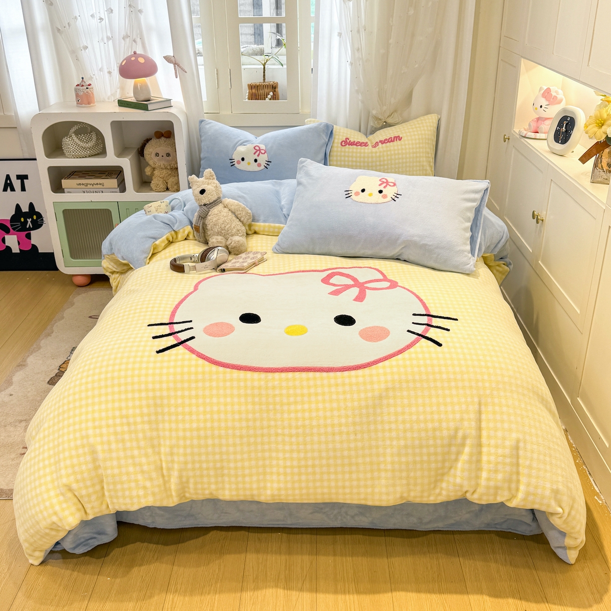 91家纺网 家纺一手货源 找家纺 灰鲸 2025新款牛奶绒毛巾贴布绣四件套-大脸喵系列 大脸喵-黄格+繁星蓝