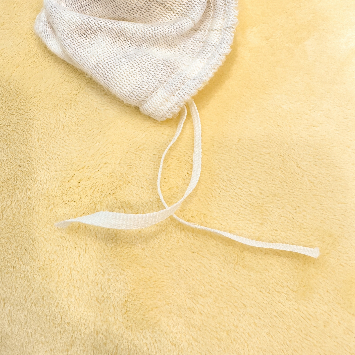 91家纺网 家纺一手货源 找家纺 灰鲸 2025新款牛奶绒毛巾贴布绣四件套-大脸喵系列 大脸喵-紫格+奶油黄